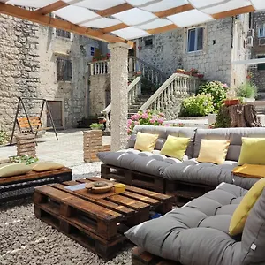 https://guest-house-exalto.hotels-in-trogir.com